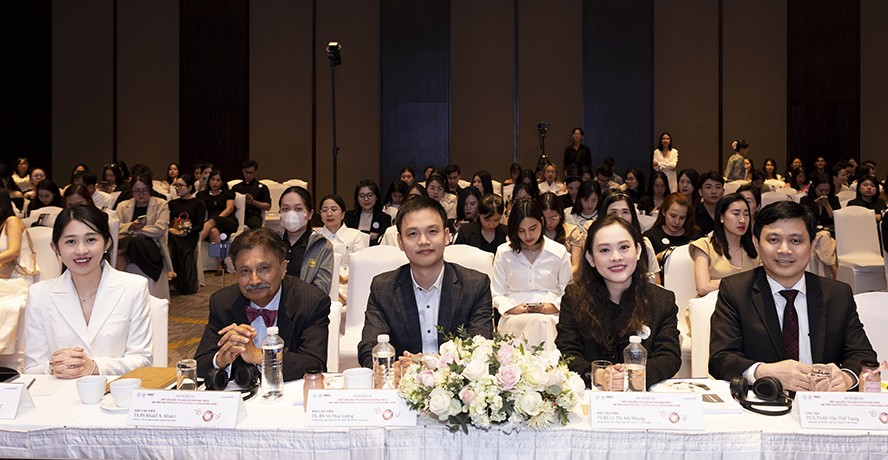 Toàn thể chủ tọa, báo cáo viên và đại diện NanoMD tại sự kiện. Ảnh: NanoMD Vietnam