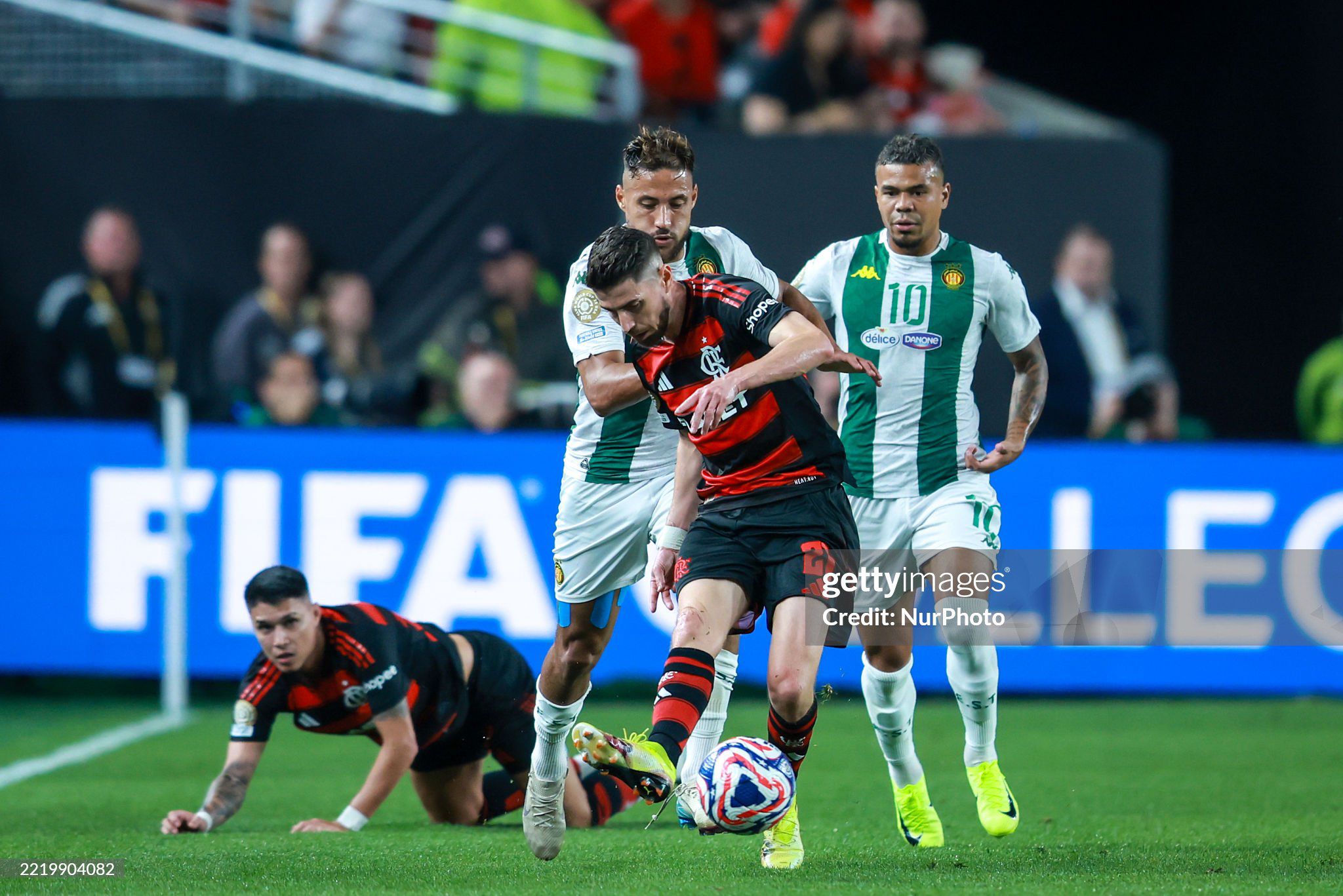 Jorginho là người cũ của Chelsea, hiện đang là&nbsp;ngôi sao của Flamengo (Ảnh: REUTERS)