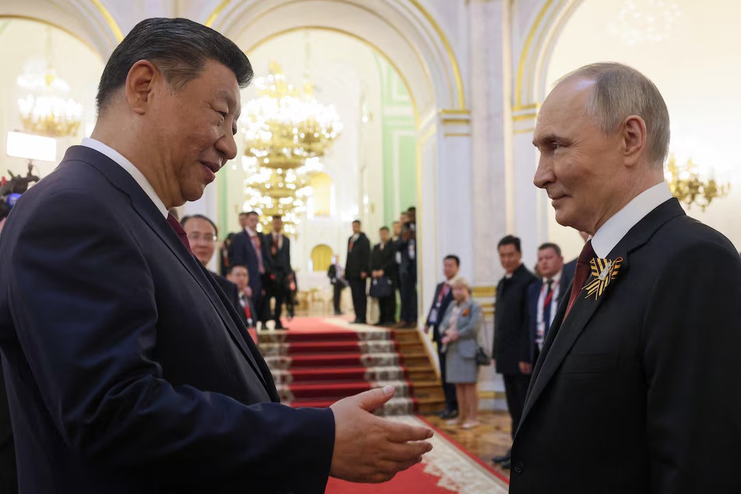 Ông Putin và ông Tập trong một cuộc gặp hồi tháng 5 (ảnh: Reuters)