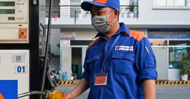 Giá xăng dầu bật tăng dữ dội, có loại tăng tới ...