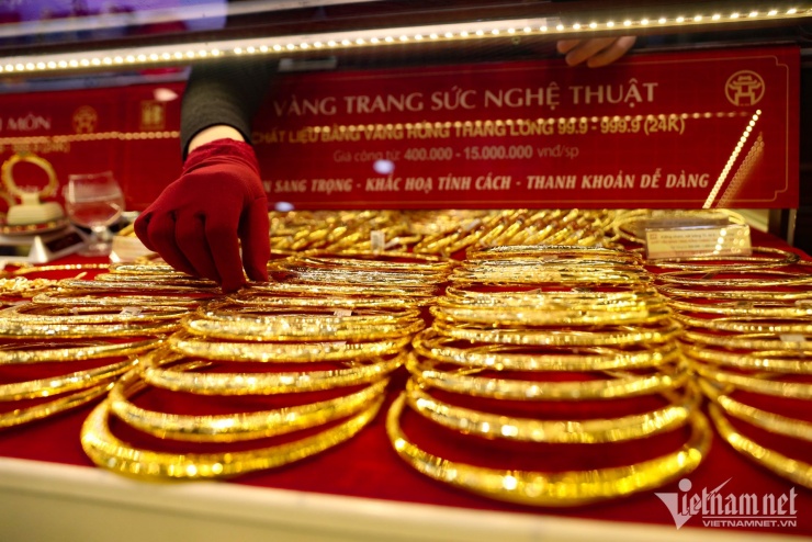 Hiệp hội Kinh doanh vàng Việt Nam đề nghị bỏ quy định về điều kiện sản xuất vàng trang sức. Ảnh: Chí Hiếu