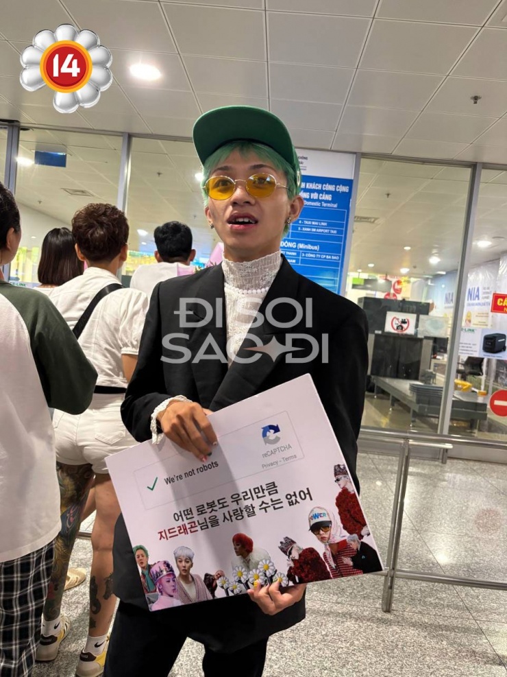 Fanboy "anh Long" với banner cực chất: "Chúng tôi không phải robot. Không robot nào yêu G-Dragon được như chúng tôi"