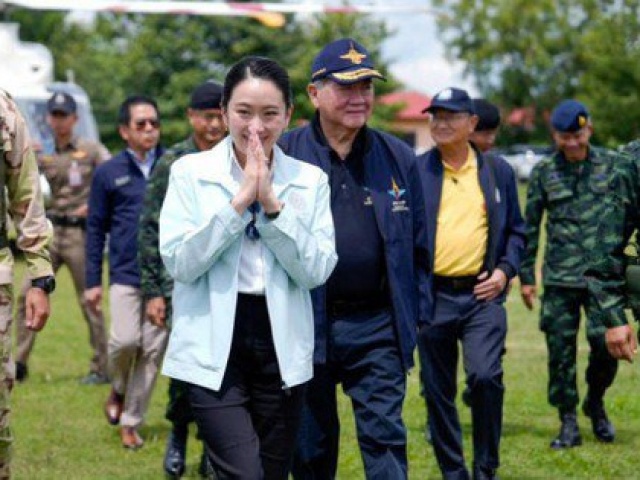 Thủ tướng Thái Lan đến căn cứ sát Campuchia, gặp tư lệnh quân khu “được nhắc tên“