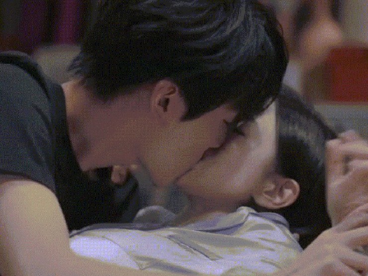 Cặp chị em lệch nhau 19 tuổi vẫn yêu đương ngọt xớt: Nhà gái là "tình đầu quốc dân" nhan sắc bất bại