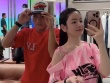 Quang Hải mặc áo hơn 30 triệu đồng cùng vợ đi mua sắm trước trận đấu
