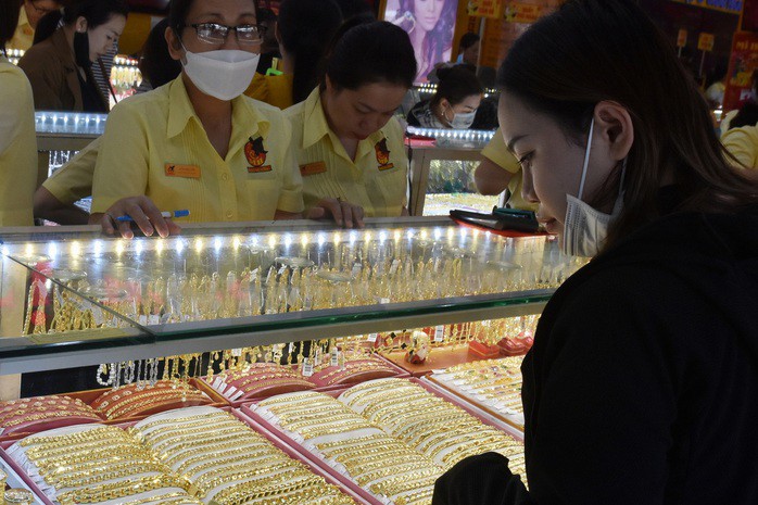 Giá vàng hôm nay của thế giới tiếp tục đi xuống