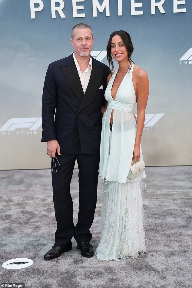 Brad Pitt và bạn gái tại buổi công chiếu phim "F1" tại New York hồi đầu tuần. Ảnh: Film Magic