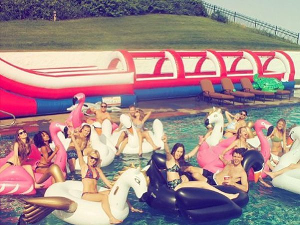 Đây là nơi tiệc tùng yêu thích của Taylor Swift và bạn bè