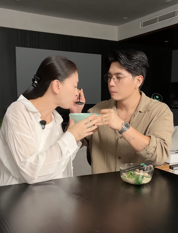 Huy Trần học nấu hai món dân gian tốt cho bà bầu - 1