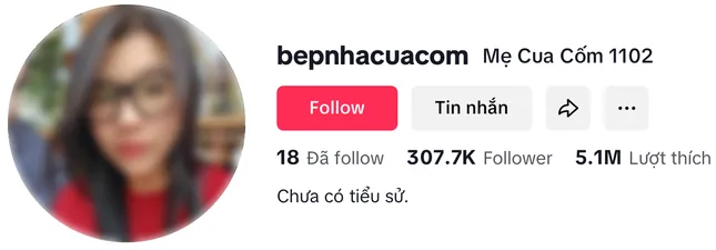 Kênh TikTok và Facebook Mẹ Cua Cốm có hàng trăm nghìn lượt người theo dõi.