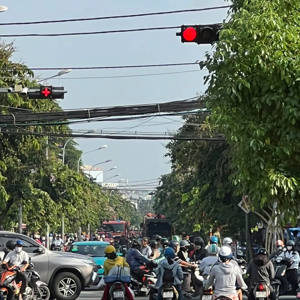 Ảnh hưởng từ vụ việc khiến giao thông qua khu vực ùn ứ. Ảnh: HT