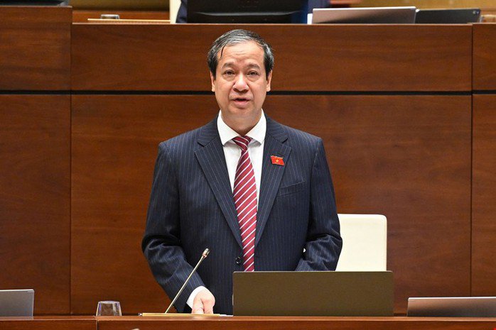 Bộ trưởng Nguyễn Kim Sơn trả lời chất vấn ngày 20-6. Ảnh: Phạm Thắng