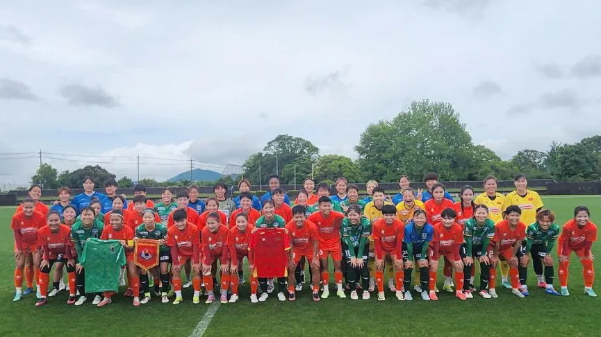 Thầy trò Mai Đức Chung có chuyến tập huấn ngắn ngày bổ ích tại Osaka. Ảnh: VFF.