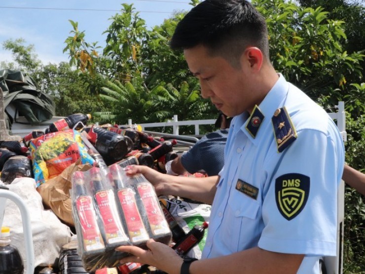 Công ty có hàng ngàn chai nước mắm bị đổ bỏ ở Quảng Nam nói gì?