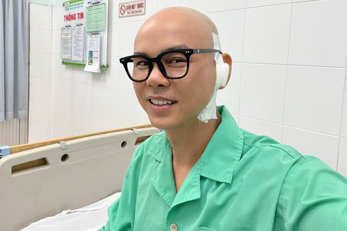 Phan Đinh Tùng sau ca phẫu thuật hồi đầu tháng 5.