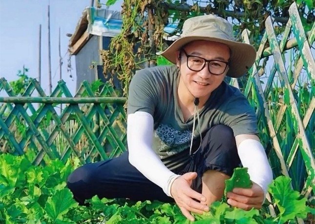 Cuộc sống nhà nông giản dị của Cao Hổ tại trang trại rau ở Thâm Quyến.