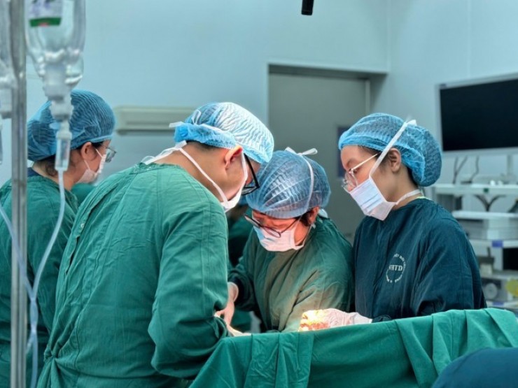 Tự phá thai 26 tuần bằng thuốc, sản phụ nguy kịch, phải cắt tử cung