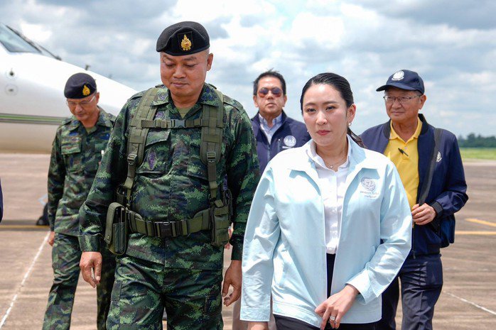 Trung tướng Boonsin Padklang và Thủ tướng Thái Lan Paetongtarn Shinawatra ngày 20-6. Ảnh: KHAOSOD