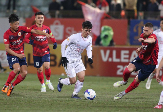 Công an Hà Nội và Thể Công Viettel tranh huy chương đồng V-League 2024/25