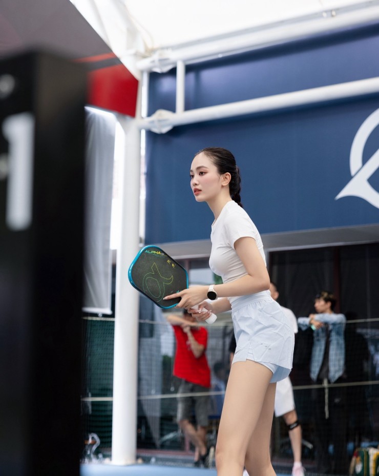 Đặng Thị Yến&nbsp;(thường gọi là Đặng Yến) là một vận động viên trẻ nổi bật của làng thể thao Việt Nam, đặc biệt trong hai bộ môn bóng chuyền và pickleball. Sinh năm 2004 tại Kon Tum, Đặng Yến từng là chủ công bóng chuyền và đã giành HCV cấp tỉnh trước khi chuyển hướng sang tennis, rồi gắn bó với pickleball từ năm 2024.
