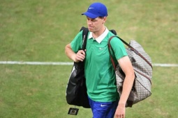 Sinner không buồn khi thua sốc, vẫn  " ám ảnh "  vì Alcaraz ở Roland Garros