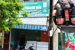 Bất ngờ với trụ sở công ty có hàng ngàn chai nước mắm bị vứt bỏ ở Quảng Nam