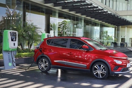 Giá xe điện VinFast VF e34 niêm yết và lăn bánh tháng 6/2025