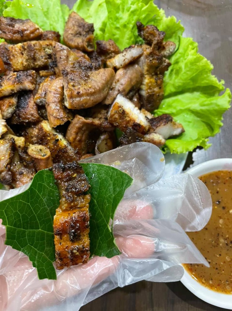&nbsp;Lá này được bán với giá lên tới 100.000 đồng/kg.
