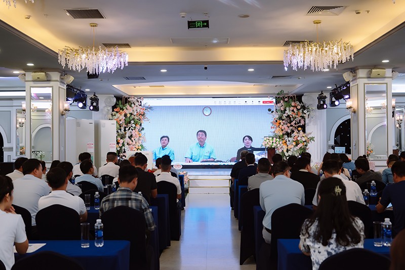 Đại diện công ty Chofu Seisakusho phát biểu tại buổi lễ ra mắt