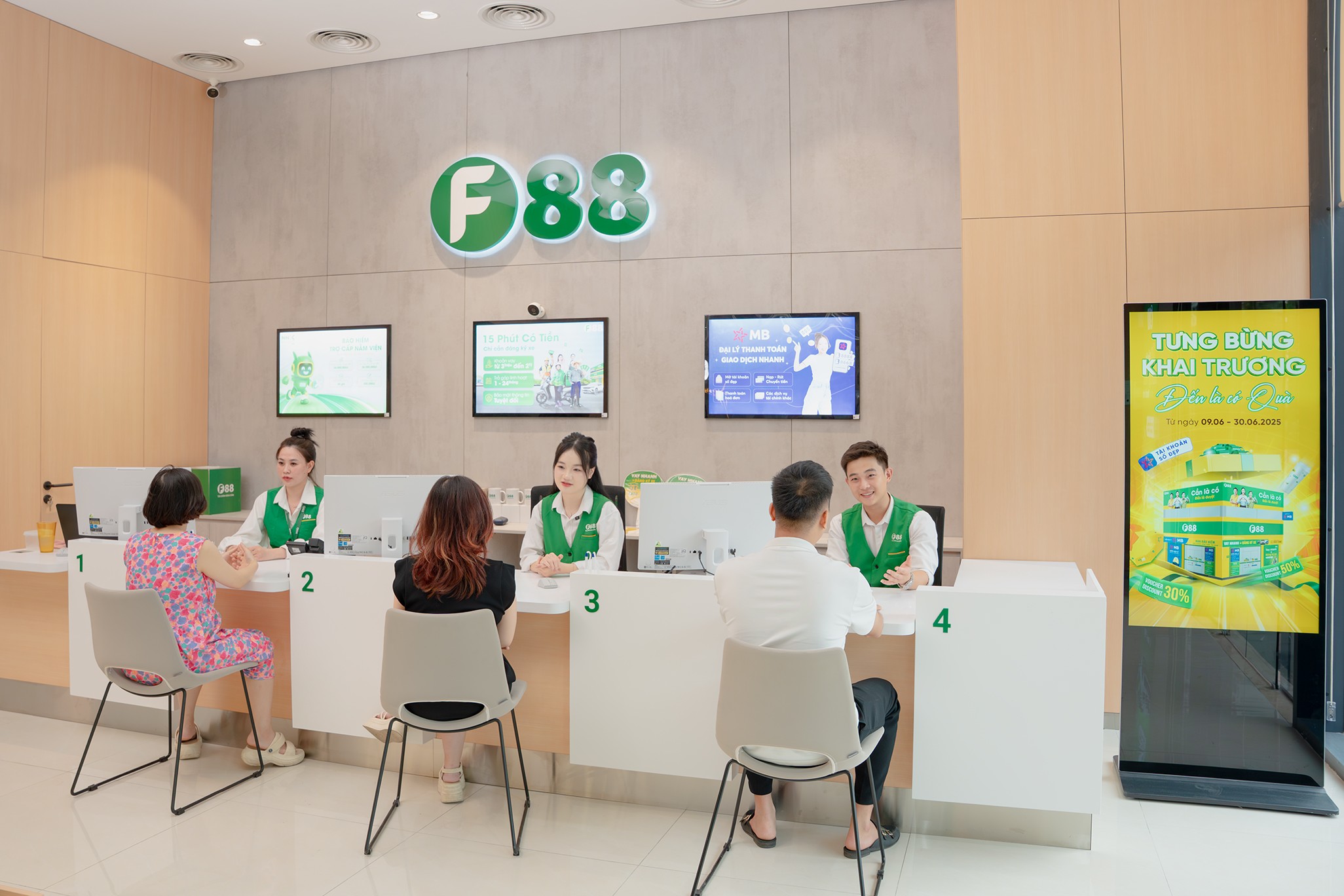 Cửa hàng tài chính mang số 888 được nhận xét là “như một PGG ngân hàng thu nhỏ”