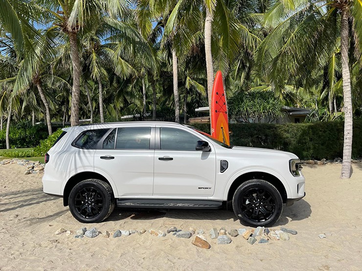 Giá xe Ford Everest niêm yết và lăn bánh tháng 6/2025 - 2