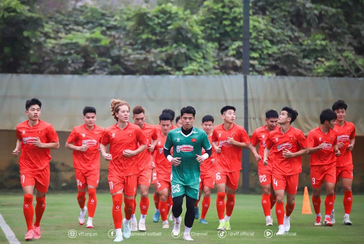 Cầu thủ Việt kiều&nbsp;Viktor Lê (tóc vàng) được kỳ vọng sẽ tỏa sáng ở&nbsp;U23 Đông Nam Á 2025