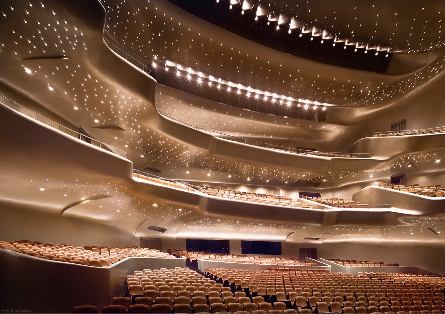 Nhiều công trình văn hóa - giải trí, như Nhà hát Opera Quảng Châu, đã ứng dụng thạch cao nhằm đảm bảo trải nghiệm khách hàng