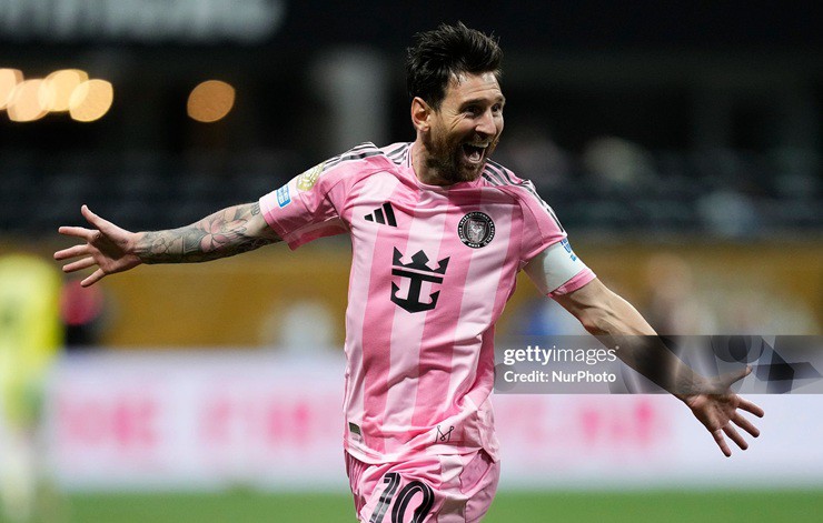Messi lập siêu phẩm sút phạt đẳng cấp