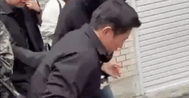 Châu Kiệt Luân "già khọm", đi lại khó khăn