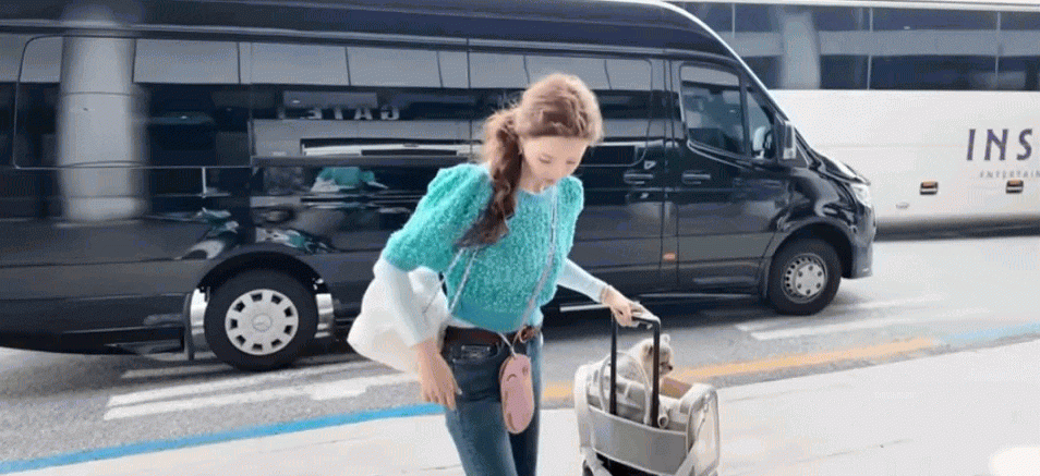 "Nữ hoàng dao kéo" Lee Da Hae ngỡ flop mà hot không tưởng: Diện đồ 20 năm trước làm náo loạn cả Thượng Hải! - 4