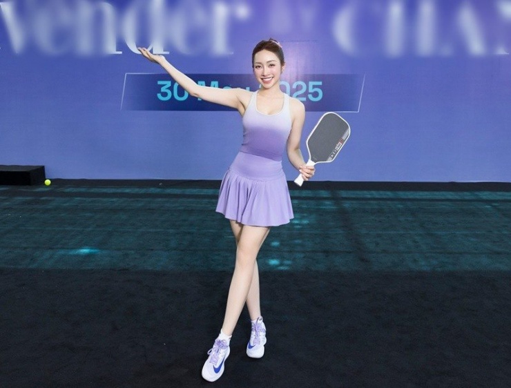 Vợ Chi Bảo gợi cảm, năng động khi tham gia các trận đấu pickleball. Ảnh: FB Lý Thùy Chang.