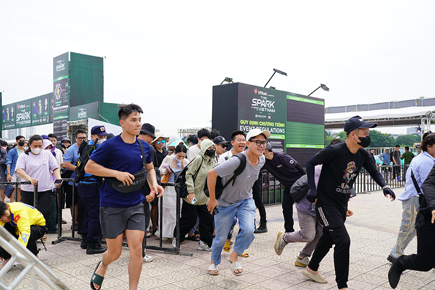 Không khí sôi động ngày đầu đổi vòng tay concert K-Star Spark in Vietnam- Presented by VPBank