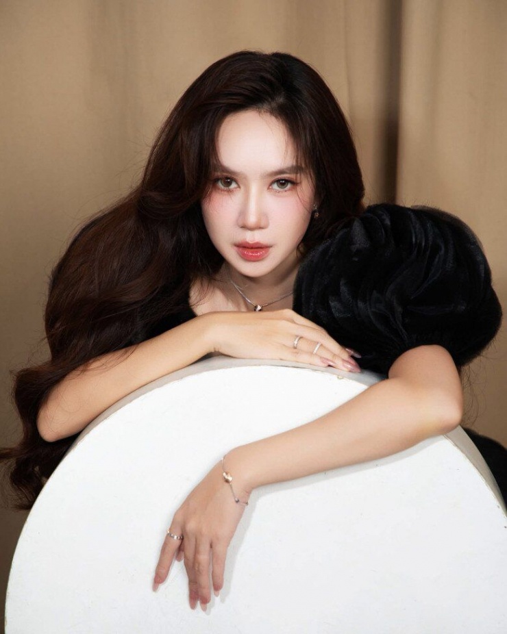 Mẹ bỉm Vbiz 4 con được khen trẻ đẹp hơn Jisoo Black Pink nhờ bí quyết cực dễ thực hiện - 4