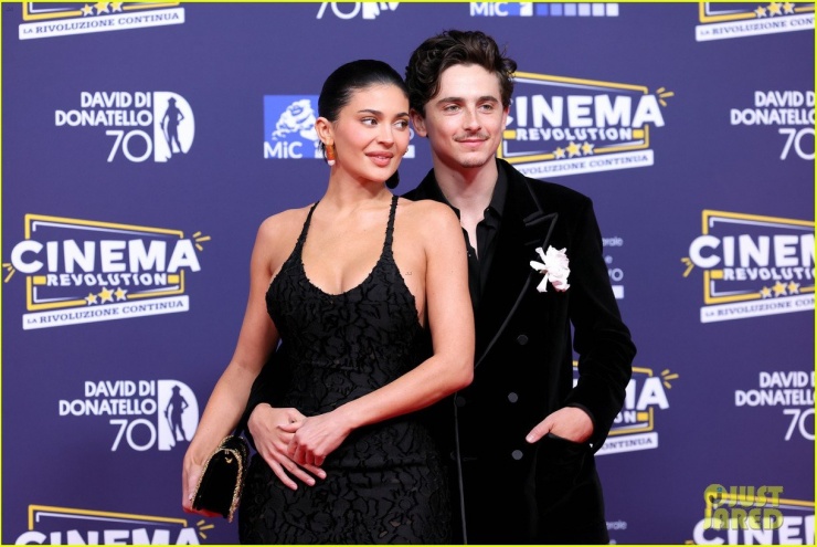Kylie Jenner và Timothée Chalamet. Ảnh: JustJared
