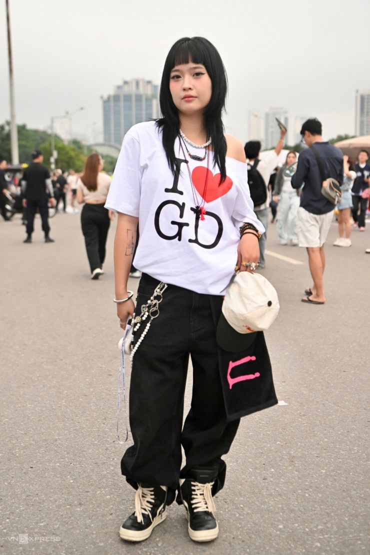 Fan Việt diện mốt 'bà thím' xem concert G-Dragon - 6