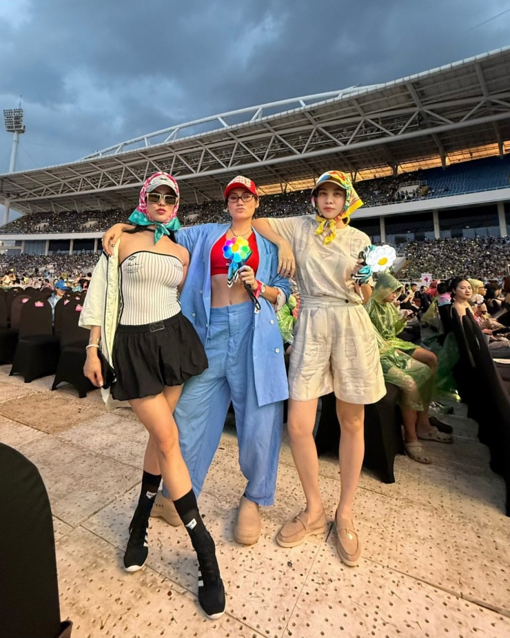 Đàm Thu Trang chít khăn như cụ bà, Quế Vân hở bạo đi xem G-Dragon - 1