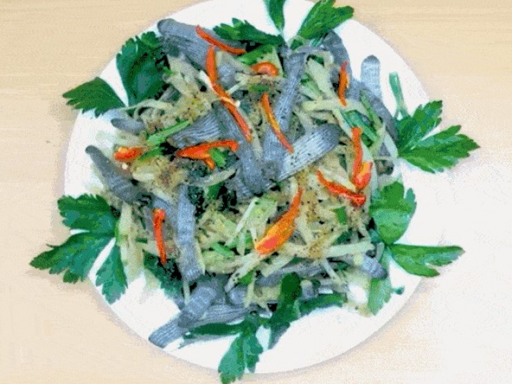 Đặc sản 'dưới bùn' ở Quảng Ninh nhìn kỳ dị, xào su hào ăn ngọt, ngon