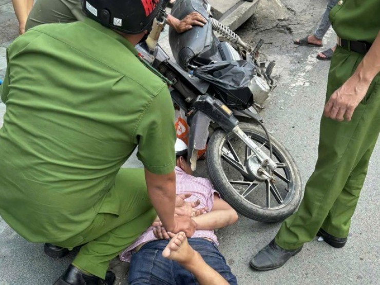 Bắt giữ kẻ trộm xe máy giữa ban ngày ở TP Thủ Đức