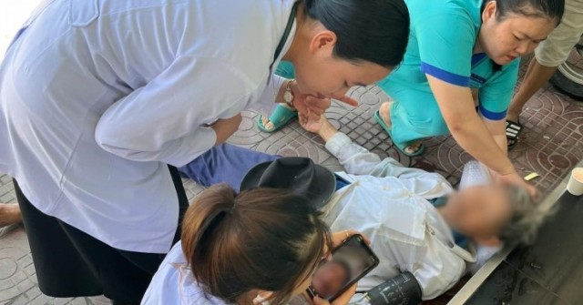 Bác sĩ tại Long Châu hỗ trợ sơ cứu kịp thời trong trường hợp khẩn cấp