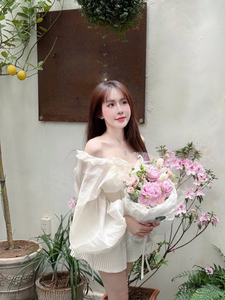 Được biết đến sau Gấm Kami song Lê Tuyết Anh mới là cái tên hot girl bida giữ được nhiệt trong lòng người hâm mộ ở thời điểm hiện tại.
