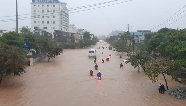 Thái Nguyên ngập úng nặng do mưa lớn.