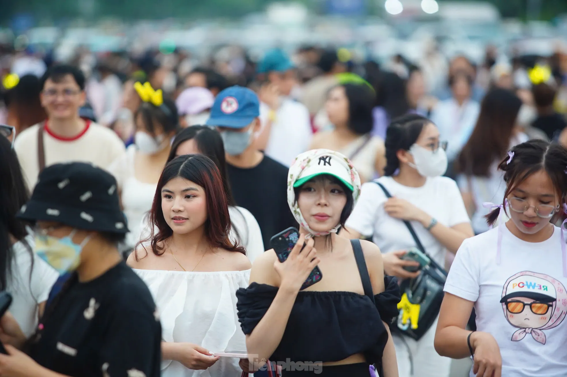 Biển người đổ về sân Mỹ Đình - 7