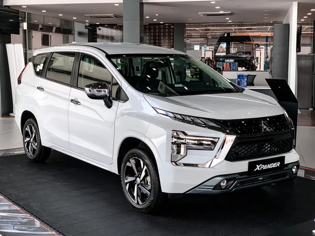 MPV cỡ nhỏ đua nhau giảm giá