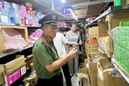 Giám đốc Công an Hà Nội thân chinh kiểm tra thực tế tình hình sản xuất, kinh doanh tại thủ phủ La Phù